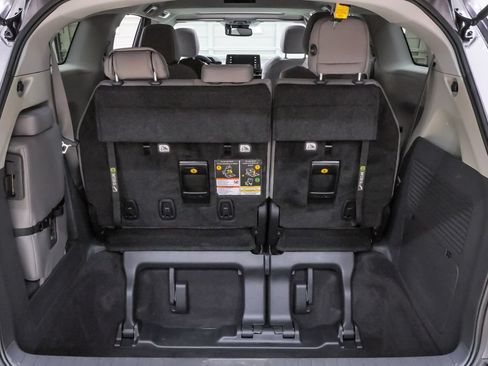 Used 2024 Toyota Sienna LE w/ LE Plus Package FWD image 28
