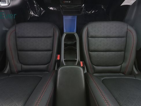 Used 2027 Chevrolet Bolt RS w/ Technology Package FWD image 27