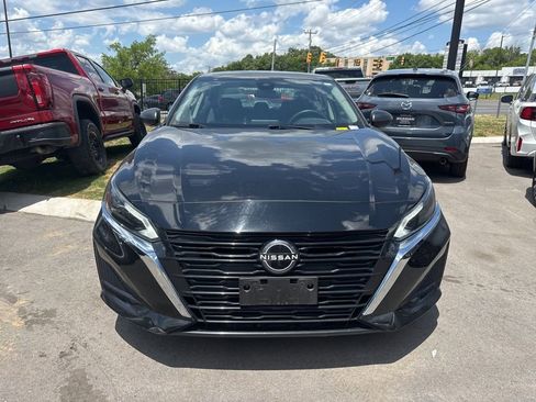 Used 2024 Nissan Altima 2.5 SV FWD image 2