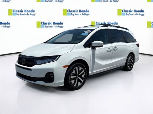 Certified 2026 Honda Odyssey EX-L image 3