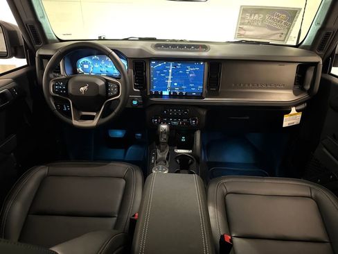 New 2025 Ford Bronco Badlands image 5