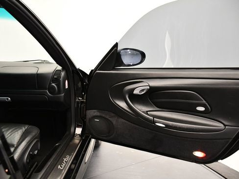 Used 2003 Porsche 911 Turbo image 32