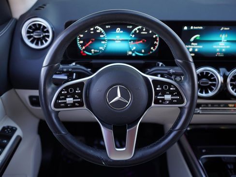 Used 2022 Mercedes-Benz GLA 250 4MATIC w/ Premium Package Lite image 27