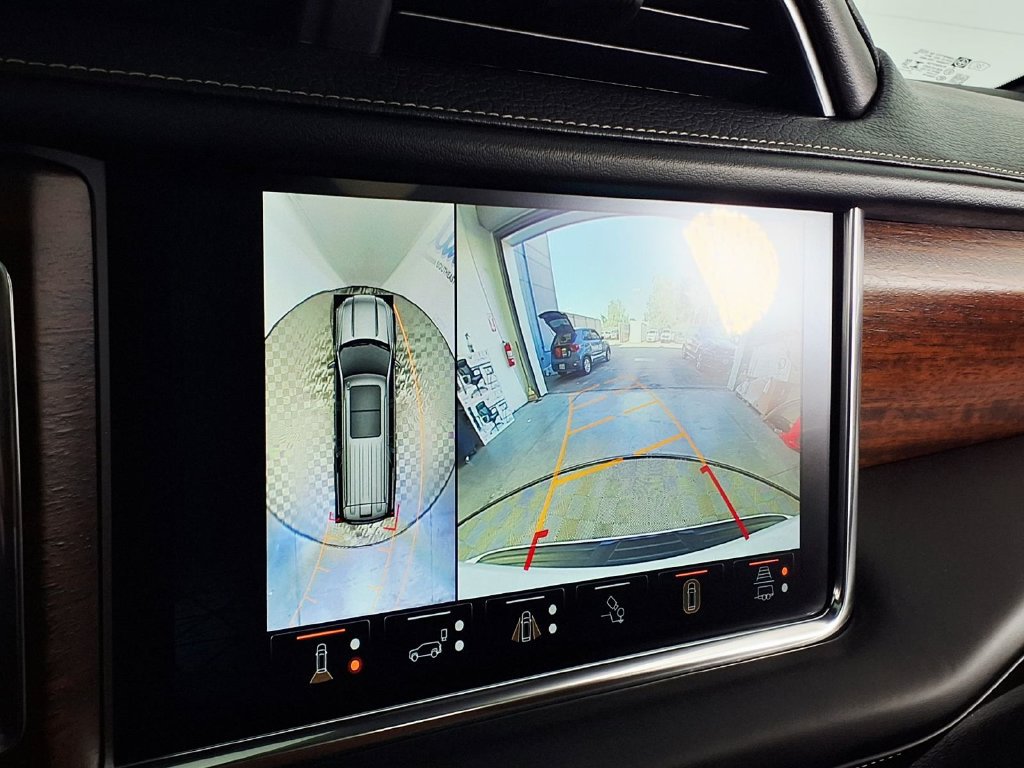 Used 2023 GMC Yukon XL Denali Ultimate AWD/4WD image 23