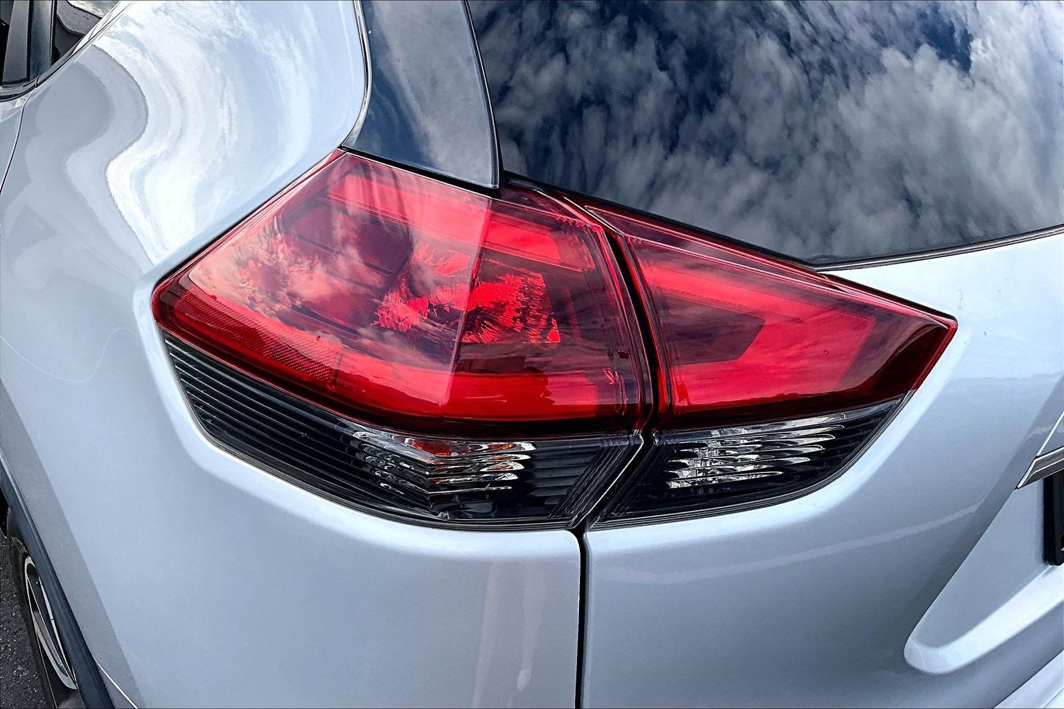 Used 2019 Nissan Rogue SL FWD image 18