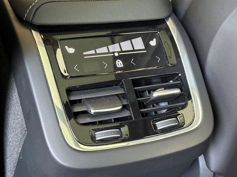 Certified 2023 Volvo XC60 B5 Ultimate w/ Climate Package AWD/4WD image 13
