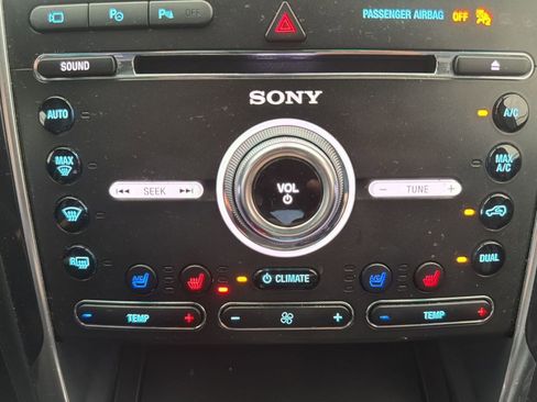 Used 2018 Ford Explorer Platinum image 26