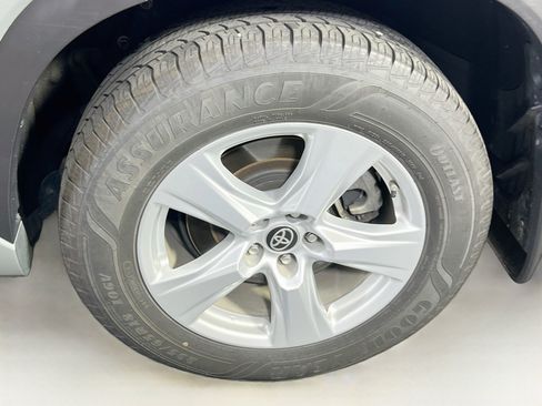 Used 2021 Toyota Highlander LE AWD/4WD image 30