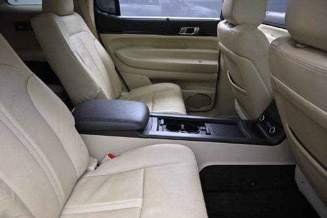 Used 2019 Lincoln MKT AWD image 31