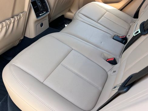Certified 2025 Porsche Macan AWD/4WD image 22