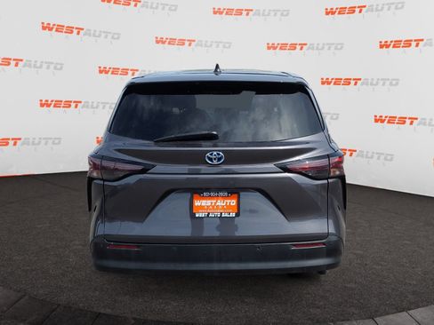 Used 2023 Toyota Sienna XLE AWD/4WD image 4