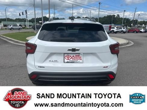 Used 2025 Chevrolet Trax RS FWD image 4