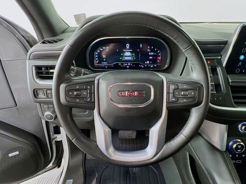 Used 2023 GMC Yukon SLT w/ SLT Premium Package image 12