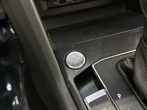 Used 2020 Volkswagen Tiguan SEL image 11