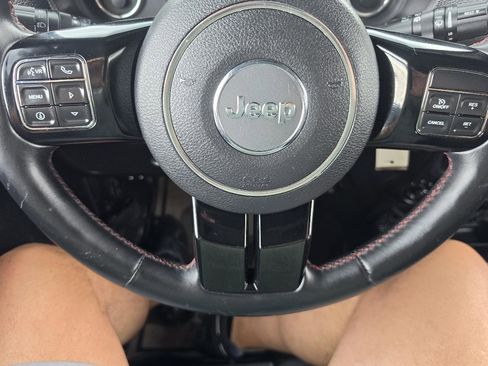 Used 2012 Jeep Wrangler Unlimited Sahara AWD/4WD image 10