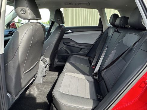 Used 2024 Volkswagen Taos SE w/ Panoramic Sunroof Package image 21