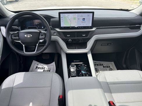 Used 2025 Ford Explorer Platinum w/ Ultimate Package AWD/4WD image 6