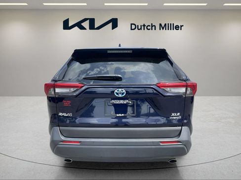 Used 2022 Toyota RAV4 XLE w/ Convenience Package AWD/4WD image 3