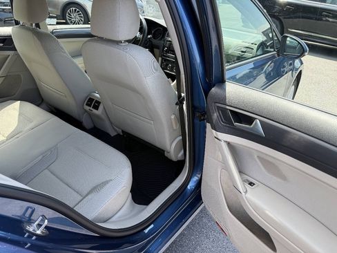 Used 2019 Volkswagen Golf S w/ Driver Assistance Package AWD/4WD image 11
