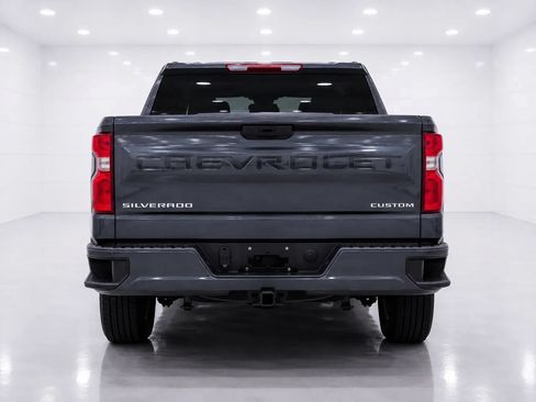 Used 2020 Chevrolet Silverado 1500 Custom w/ Custom Value Package AWD/4WD image 4