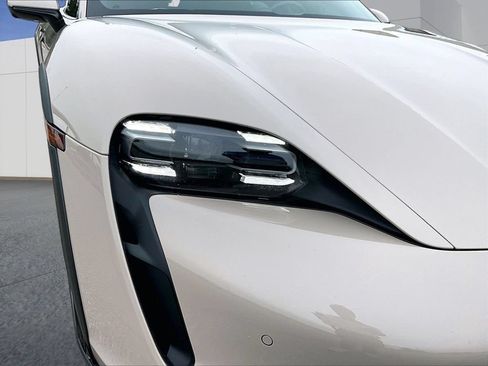 Certified 2022 Porsche Taycan 4 Cross Turismo AWD/4WD image 12