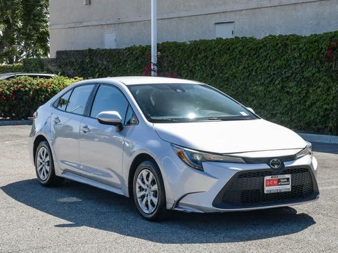 Used 2022 Toyota Corolla LE FWD image 3