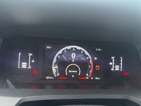 Used 2025 Toyota 4Runner SR5 AWD/4WD image 21