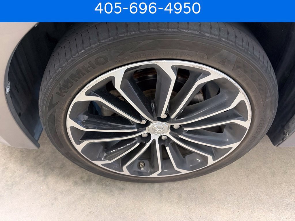 Used 2015 Toyota Corolla LE FWD image 2