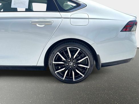 Used 2023 Honda Accord Touring image 9