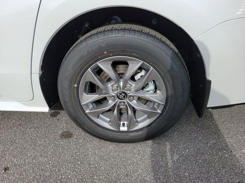 New 2026 Toyota Sienna XLE image 8