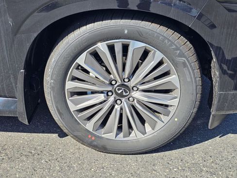 New 2025 INFINITI QX80 Sensory image 9