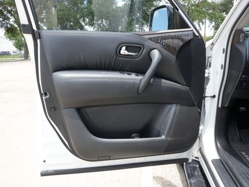 Used 2023 Nissan Armada Platinum w/ Captain's Chairs Package RWD image 16