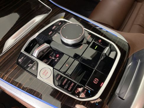 Used 2025 BMW X5 xDrive50e w/ M Sport Package image 18