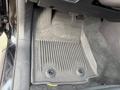 Used 2023 Toyota Tacoma TRD Off-Road w/ TRD Premium Off Road Package image 26