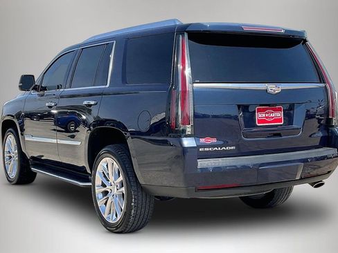 Used 2020 Cadillac Escalade Luxury RWD image 4