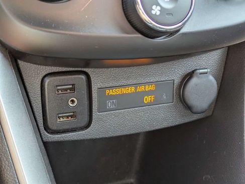 Used 2020 Chevrolet Trax LT w/ LT Convenience Package FWD image 21