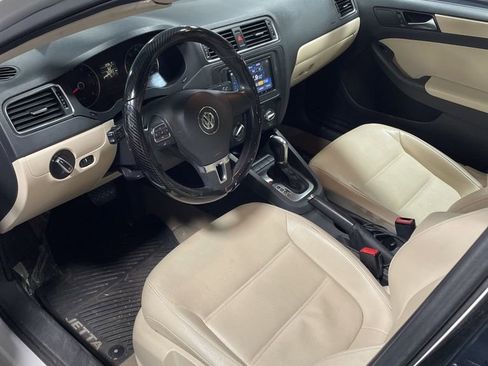 Used 2012 Volkswagen Jetta SE FWD image 9