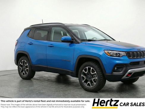 Used 2025 Jeep Compass Trailhawk image 1