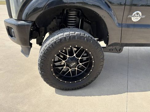 Used 2015 Ford F250 Platinum w/ FX4 Off-Road Package AWD/4WD image 5