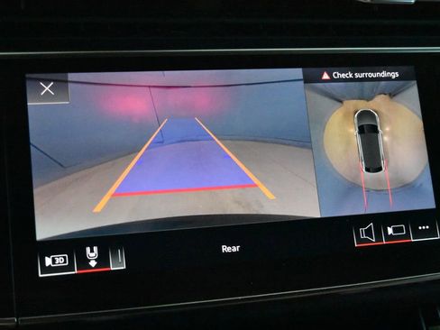 Used 2022 Audi Q8 Prestige image 13