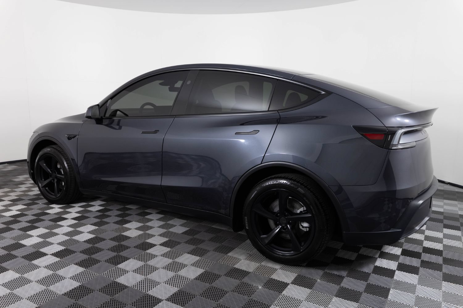 Used 2026 Tesla Model Y Long Range RWD image 4