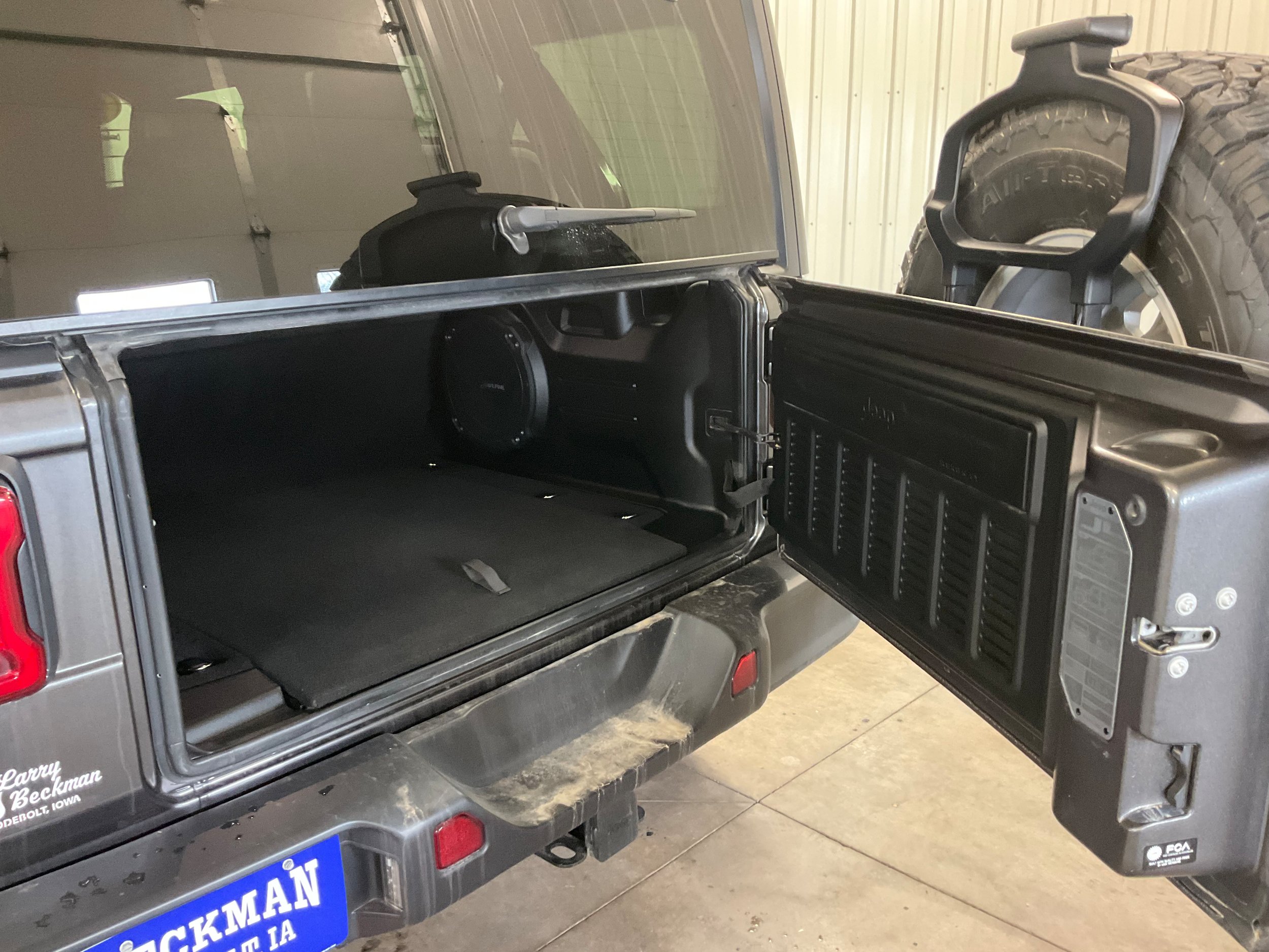 Used 2023 Jeep Wrangler Unlimited Rubicon w/ Xtreme 35 Tire Package AWD/4WD image 23