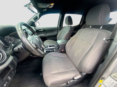 Used 2016 Toyota Tacoma TRD Sport w/ Premium & Technology Package RWD image 23