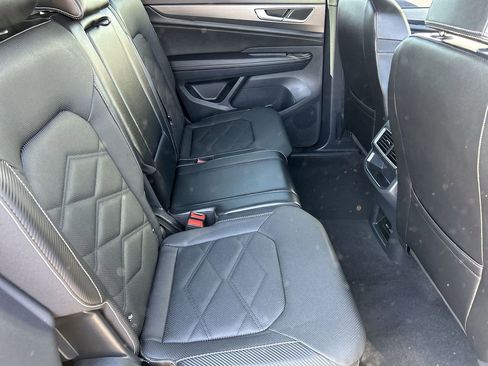 Used 2024 Volkswagen Atlas Cross Sport SE FWD image 10