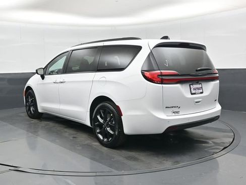 New 2026 Chrysler Pacifica Select AWD/4WD image 6