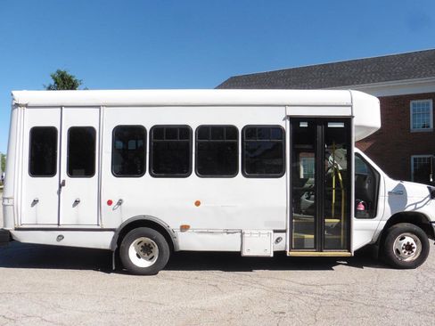 Used 2017 Ford E-450 and Econoline 450 Super Duty w/ Shuttle Bus Prep Package RWD image 22
