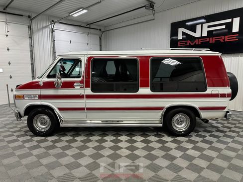 Used 1986 Chevrolet G20 image 2