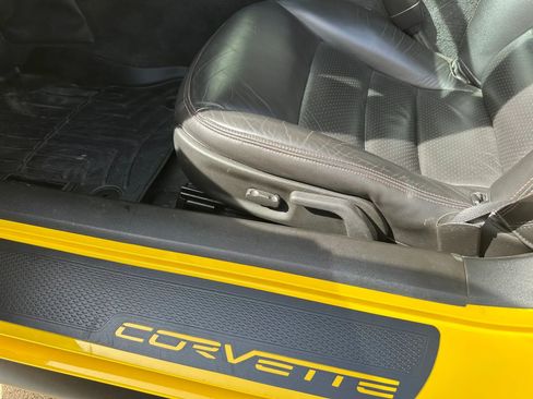 Used 2006 Chevrolet Corvette Z06 w/ Preferred Equipment Group image 31