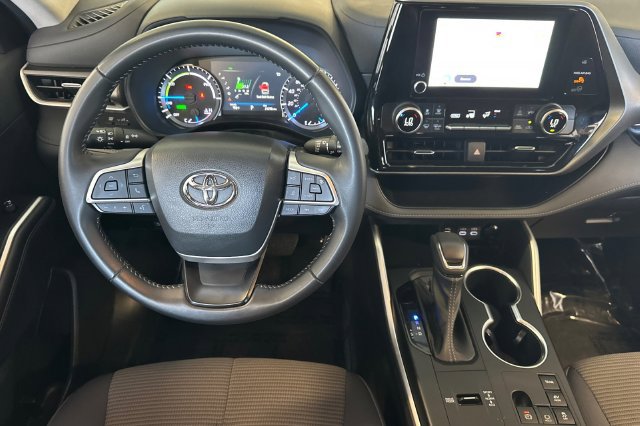 Used 2023 Toyota Highlander LE AWD/4WD image 16