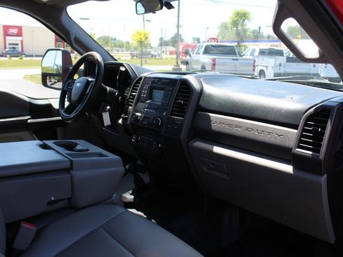 Used 2017 Ford F550 4x4 Regular Cab Super Duty image 23